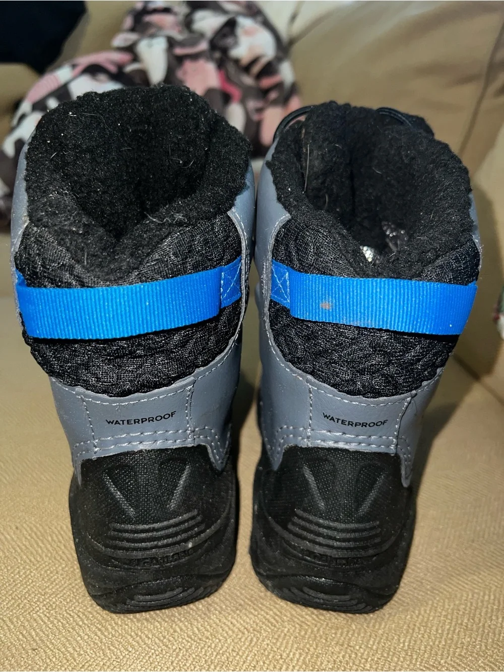NWT Columbia Kids' Bugaboo Gray & Black Omni-Heat Winter Boots with Blue Accents